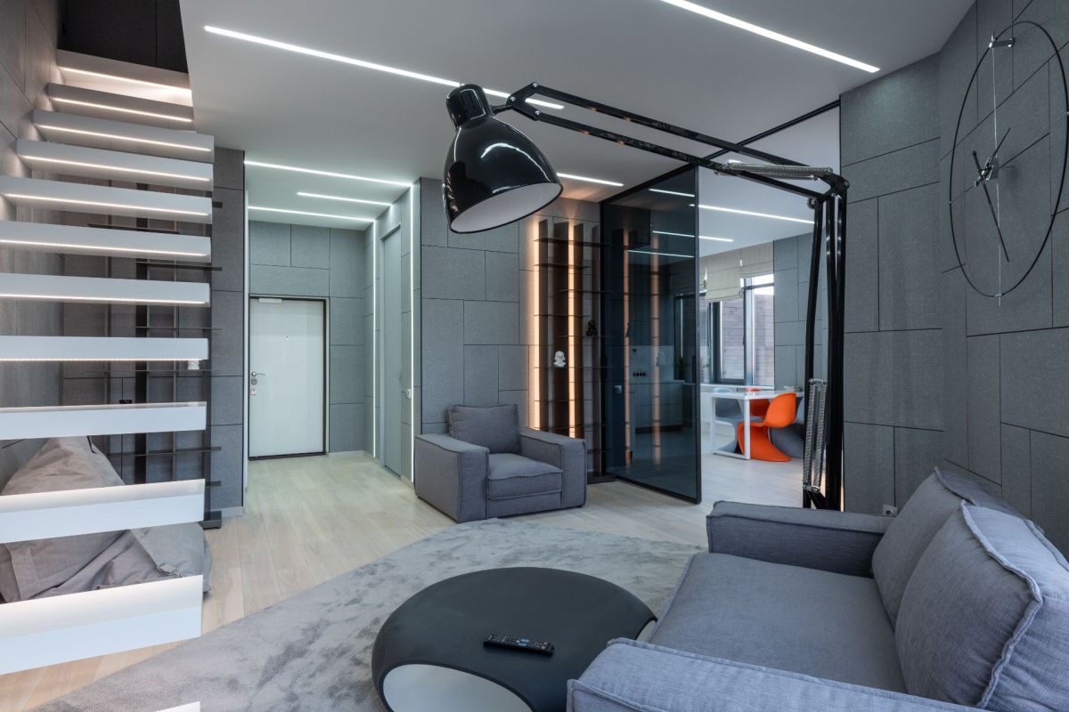 Moderne woonkamer met zwevende trap